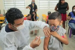 Leia mais sobre o artigo Em Manaus crianças de 6 meses a 2 anos começam a ser vacinadas contra Covid-19