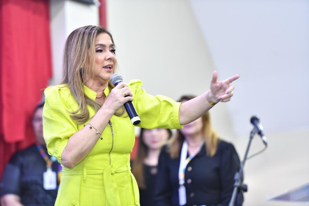 No momento, você está visualizando Com comando de Dulce Almeida, Semed intensifica revitalização de escolas e valorização de pessoal