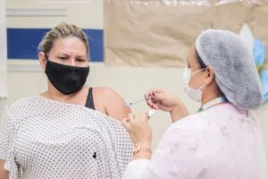 Leia mais sobre o artigo Prefeitura disponibiliza 75 pontos de vacinação contra a Covid-19 nesta semana em Manaus