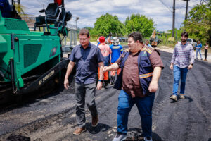 Read more about the article Prefeito Marcos Rotta fiscaliza andamento das obras do ‘Asfalta Manaus’ no bairro Colônia Antônio Aleixo