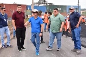 Leia mais sobre o artigo Prefeito David Almeida vistoria frentes de obras do ‘Asfalta Manaus’ nas zonas Norte e Leste