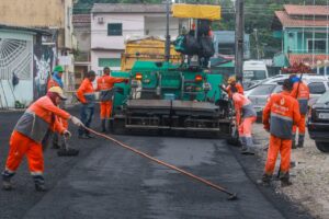 Read more about the article Prefeitura de Manaus avança com o programa de recapeamento asfáltico recuperando 95 ruas no bairro Nova Cidade