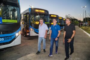 Read more about the article Prefeito David Almeida destaca reforço na frota de ônibus com a entrega de novos veículos