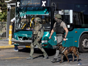 Read more about the article Atentado em Jerusalém deixa um morto e 14 feridos; polícia de Israel diz ser ataque de palestinos