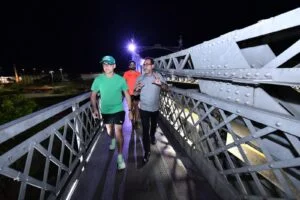 Leia mais sobre o artigo Prefeito David Almeida anuncia nova decoração e reforço na segurança da ponte Benjamin Constant