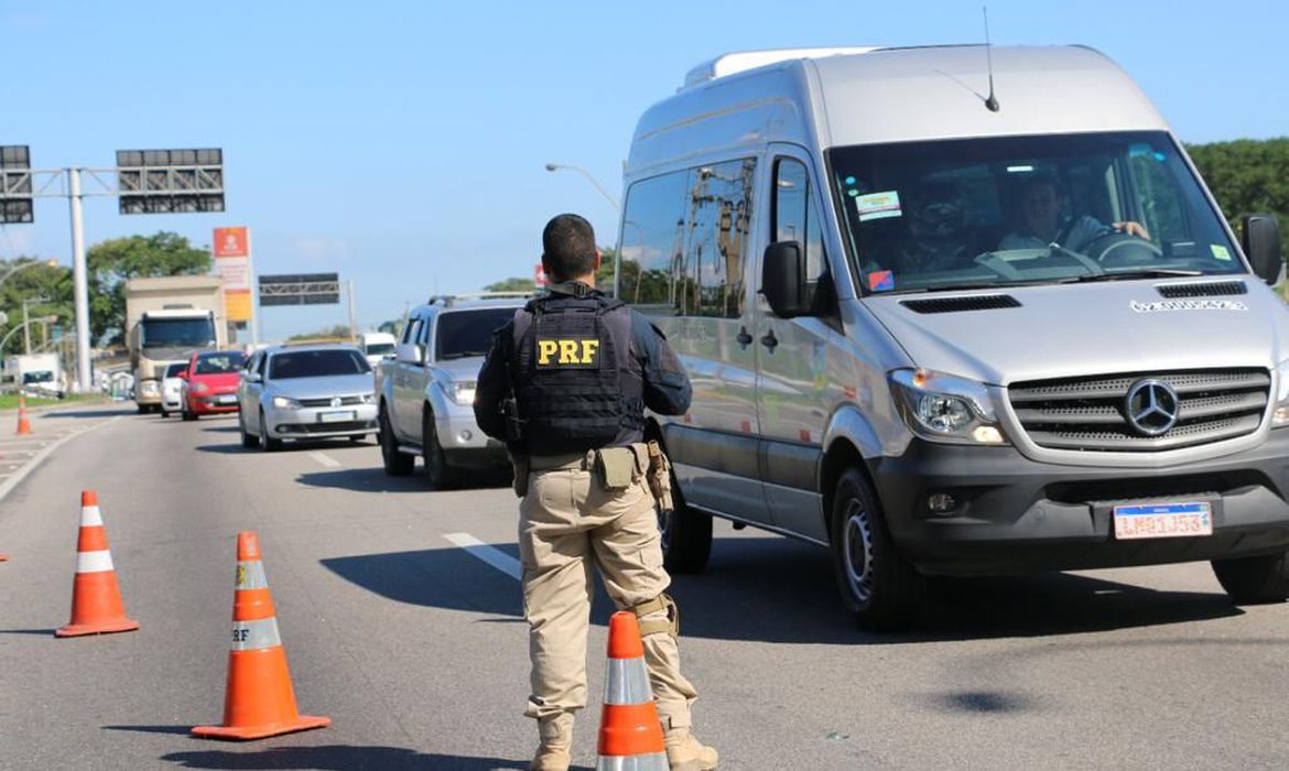 You are currently viewing Rodovias liberadas sobem para 631, revela balanço da PRF