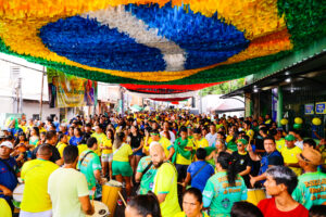 Read more about the article Torcedores lotam ruas da copa em transmissão do jogo do brasil nas oitavas de final