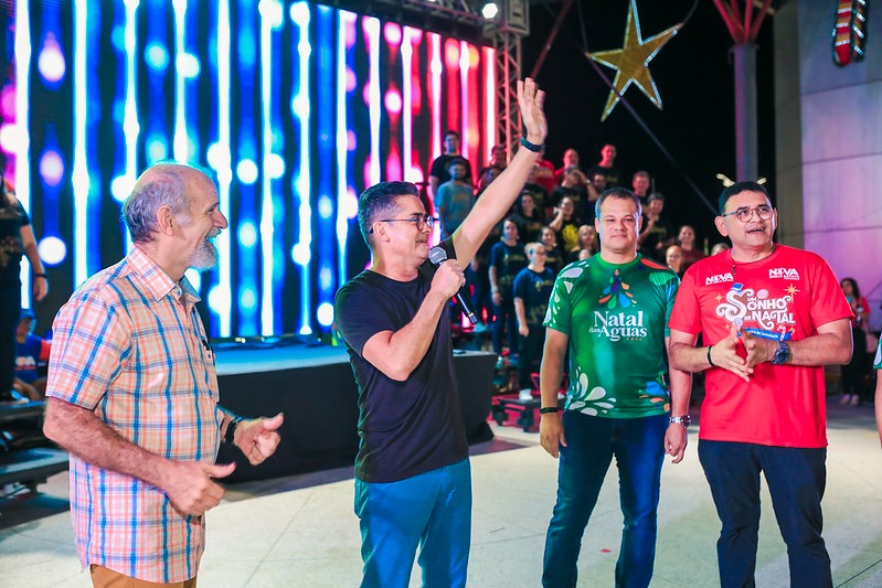 You are currently viewing Prefeito David Almeida acompanha último ensaio de ‘Um Sonho de Natal’ e convida população para prestigiar apresentação na Ponta Negra