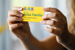 Read more about the article CCJ do Senado aprova PEC da Transição que amplia teto de gastos para pagar Bolsa Família