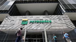 Read more about the article Petrobras ignora pedido da equipe de transição e conclui venda de refinaria de Manaus