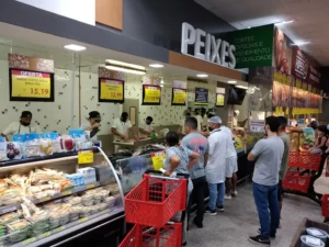 Read more about the article Supermercados fazem ‘viradão’ para compras de Natal em Manaus