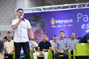 Read more about the article Prefeitura de Manaus e Estado renovam Passe Livre Estudantil, benefício que combate a evasão escolar