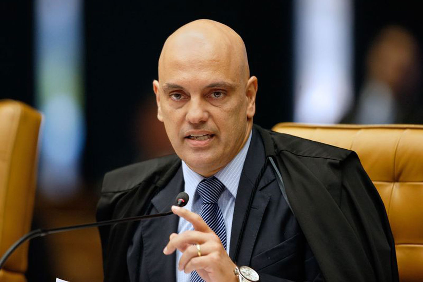 You are currently viewing Moraes nega pedido para suspender posse de deputados por suposta relação com atos criminosos