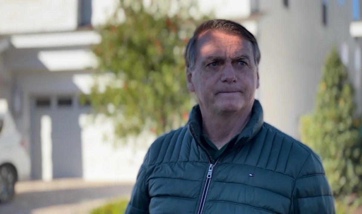 You are currently viewing Bolsonaro decide que não voltará ao Brasil se tiver prisão decretada