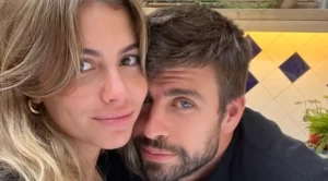 Read more about the article Agora é oficial: Piqué posta foto com nova namorada, e fãs de Shakira respondem