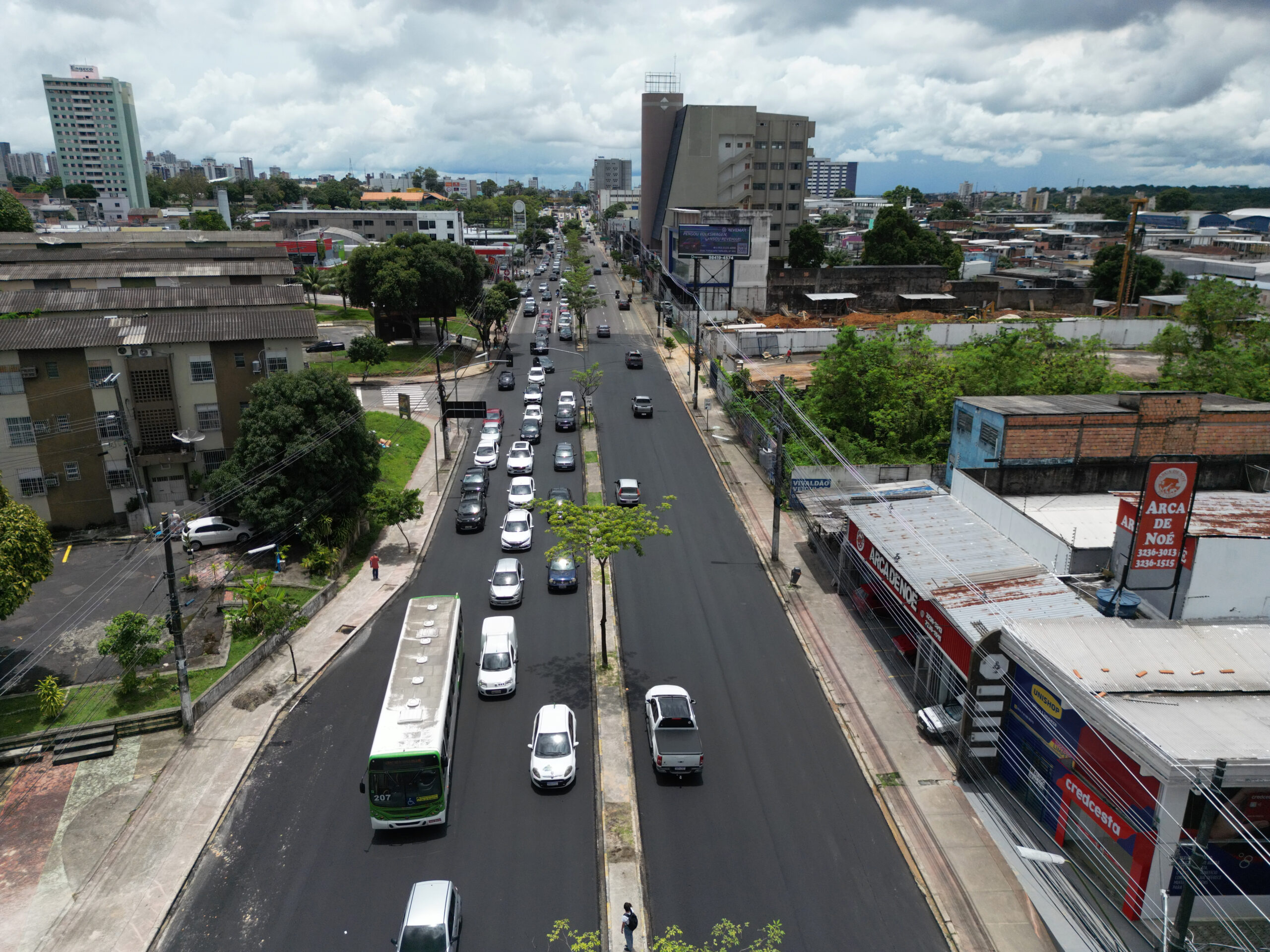 You are currently viewing Prefeitura de Manaus continua com obras na avenida Djalma Batista e anuncia construção de praça