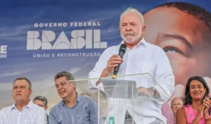 Read more about the article Lula reajusta bolsas de pesquisa e diz que dinheiro para saúde, educação e ciência não é gasto