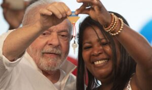 Read more about the article Lula assina medida provisória que retoma o Minha Casa, Minha Vida