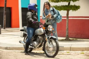 Read more about the article Prefeitura de Manaus não proíbe transporte de passageiros por motociclistas de aplicativo e reforça que prioridade é a segurança de todos