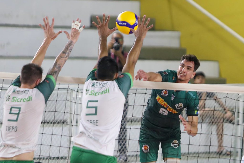 You are currently viewing Prefeito acompanha vitória do Manaus Vôlei/Tec Toy e destaca consolidação do esporte na capital
