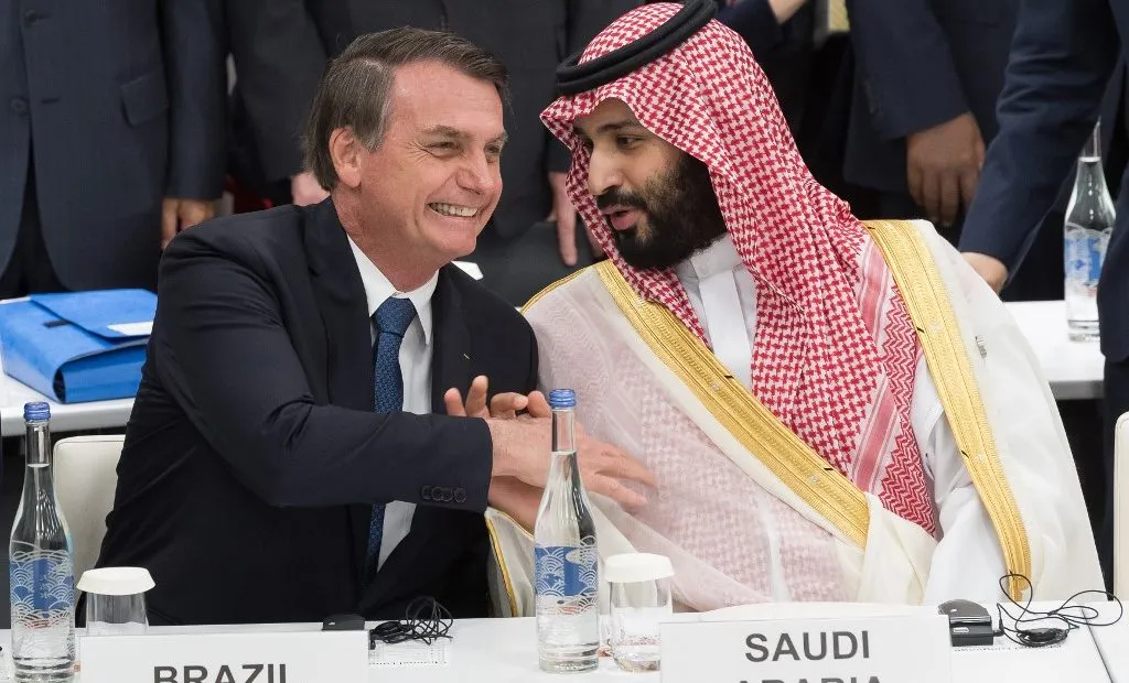 You are currently viewing Bolsonaro recebeu pessoalmente o segundo pacote com joias sauditas que entraram ilegalmente no país