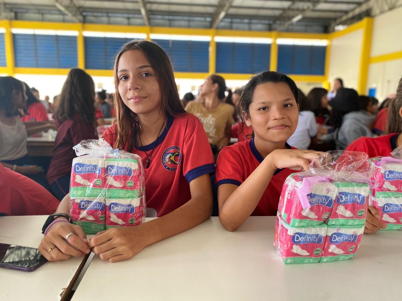 You are currently viewing Programa Dignidade Menstrual: Mais de 9 mil pacotes de absorventes são entregues a meninas em vulnerabilidade social no interior Amazonas