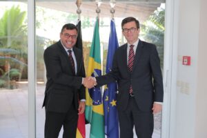 Read more about the article Wilson Lima busca parceria com governo alemão e BID para implantação de Escolas da Floresta