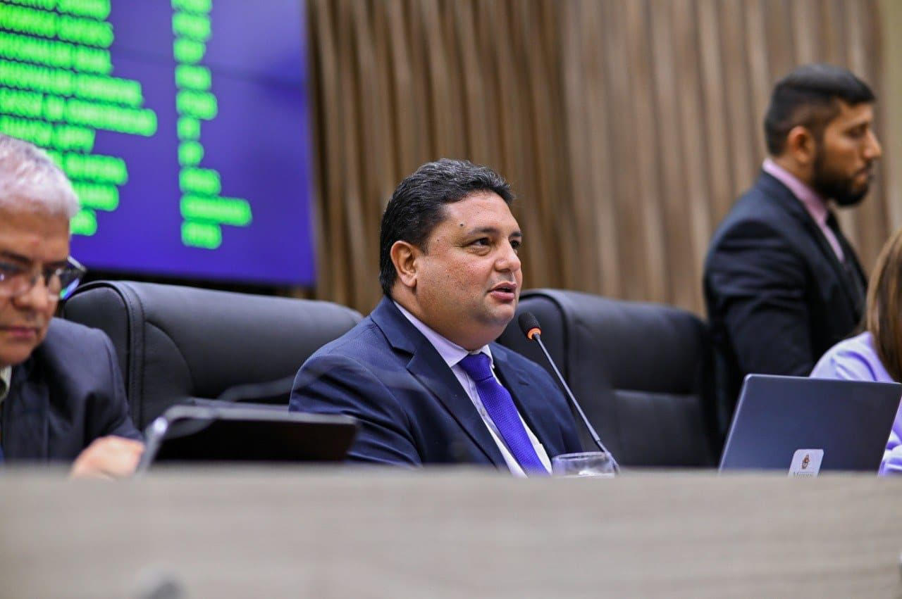 You are currently viewing Projeto de Caio André, que proíbe instalação de medidores aéreos, recebe parecer favorável da CCJ