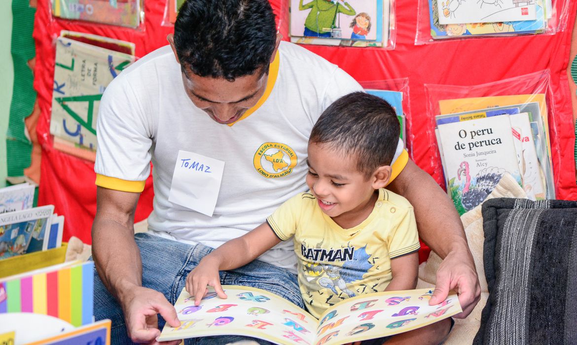 You are currently viewing Mais livros: governo quer retomar políticas públicas para leitura