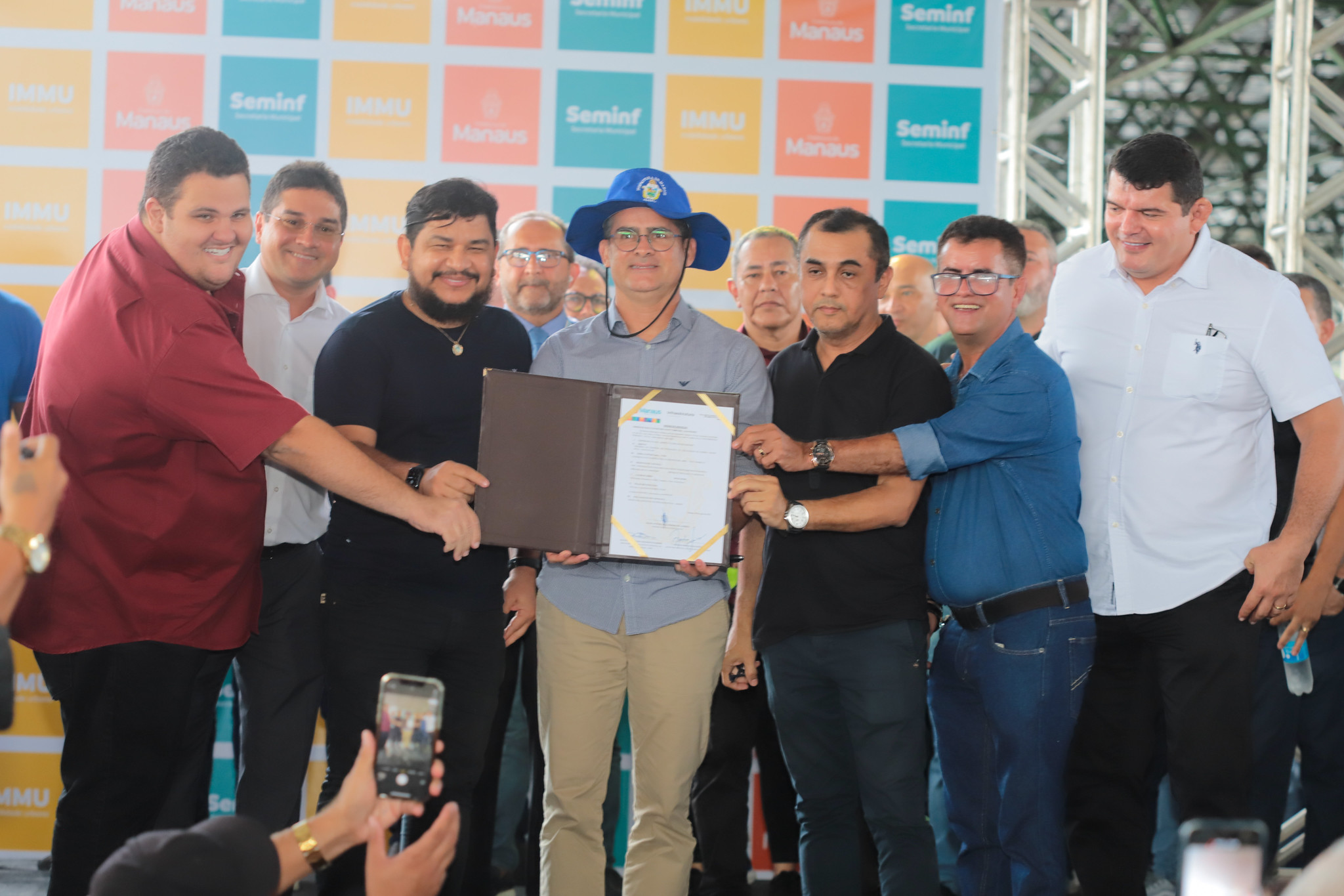 You are currently viewing Prefeito de Manaus assina ordem de serviço para reforma do Terminal 3