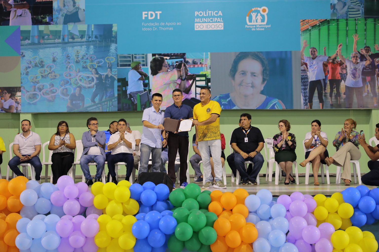 You are currently viewing Prefeito realiza entrega de R$ 6,8 milhões para organizações contempladas no edital do Fundo Manaus Solidária