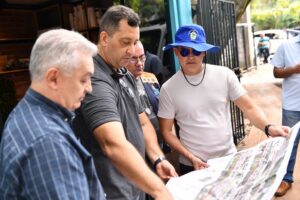 Read more about the article Prefeito destaca investimento em mobilidade durante vistoria às obras de ciclovia