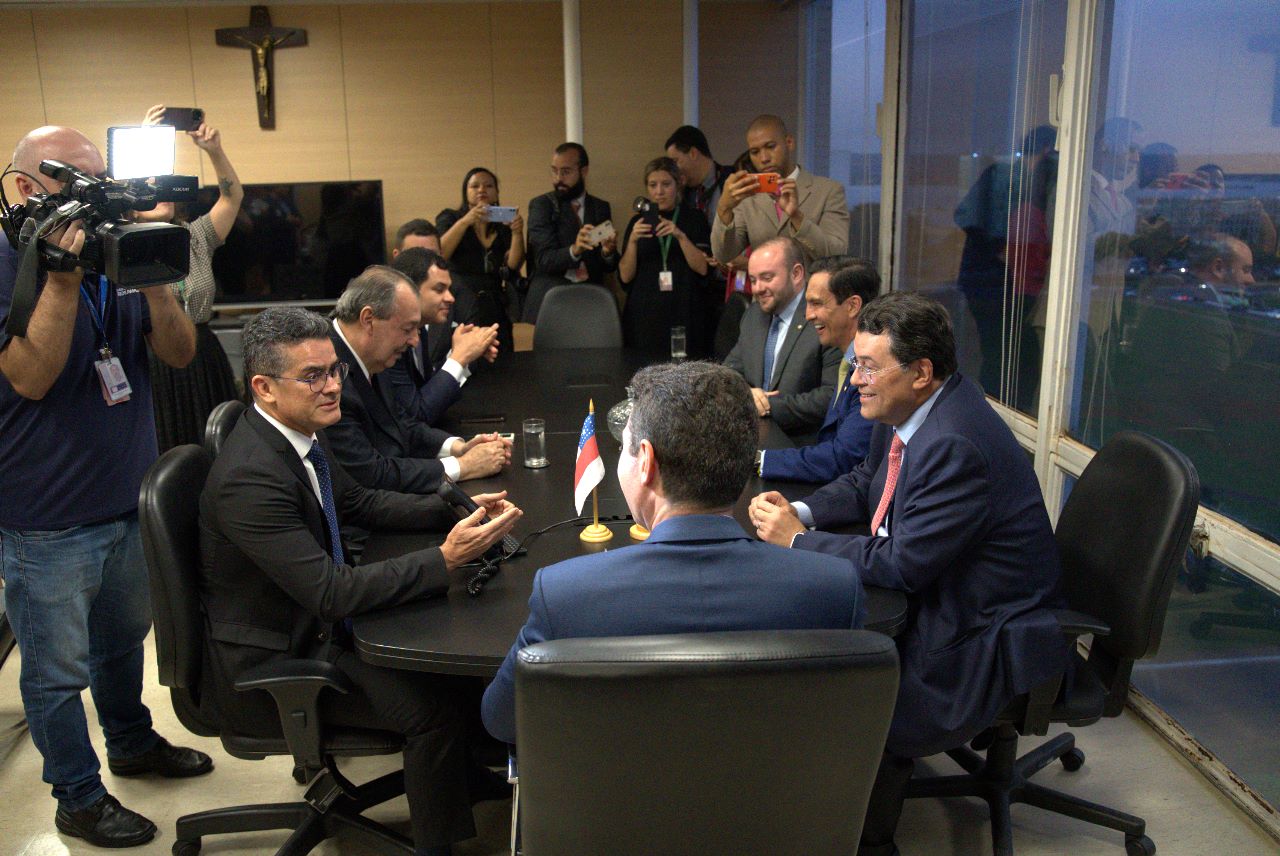 You are currently viewing Prefeito retorna de Brasília com garantia de R$ 600 milhões em investimentos e apoio federal para atender famílias carentes