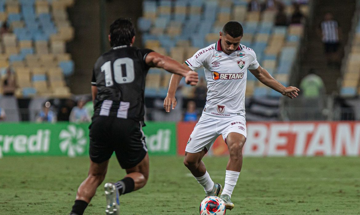 You are currently viewing Brasileirão: Botafogo x Fluminense movimenta parte de cima da tabela