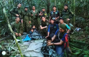 Read more about the article Crianças são achadas vivas na selva 40 dias após queda de avião na Colômbia