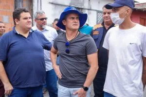 Leia mais sobre o artigo Prefeito anuncia a chegada do programa ‘Asfalta Manaus’ na comunidade Peniel