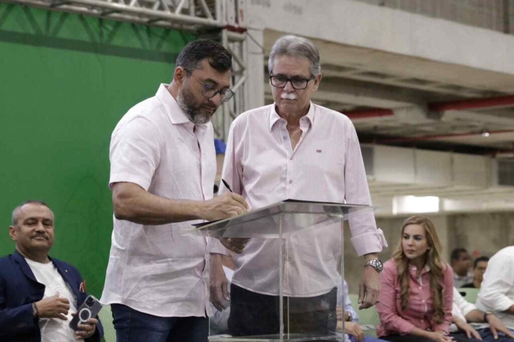 You are currently viewing Wilson Lima inicia regularização fundiária de mais 1,5 mil unidades habitacionais e entrega 200 títulos definitivos