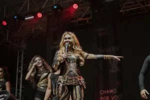 Read more about the article Joelma passa mal e cancela agenda de shows por tempo indeterminado