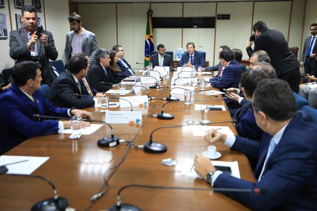 You are currently viewing Wilson Lima apresenta ao ministro da Fazenda proposta que dá segurança jurídica ao Amazonas na reforma tributária