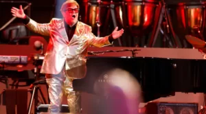 Read more about the article Elton John se despede dos palcos após 50 anos de carreira