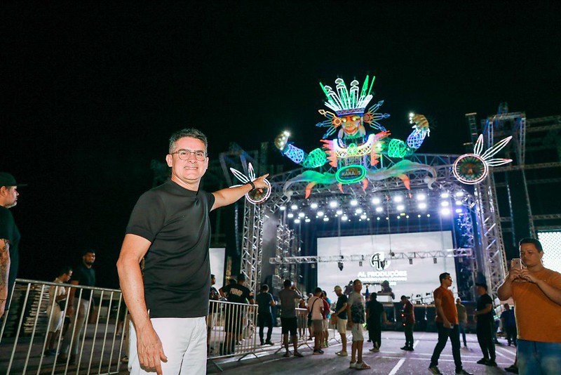 You are currently viewing Prefeito acompanha finalização da montagem das estruturas do #SouManaus e destaca fortalecimento da cultura