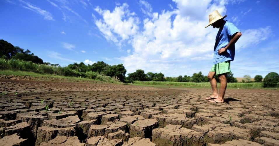 You are currently viewing Governo do Amazonas divulga boletim sobre a estiagem no estado nesta segunda-feira (02/10)