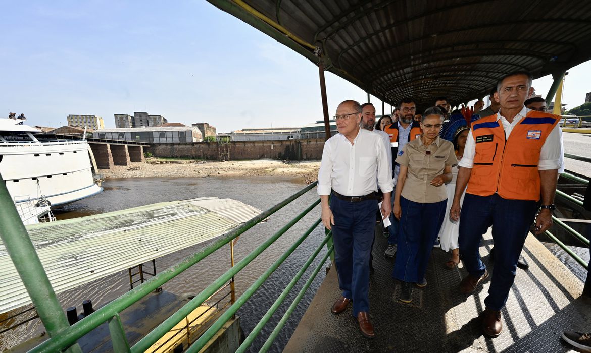 You are currently viewing Governo vai antecipar Bolsa Família em municípios atingidos por seca