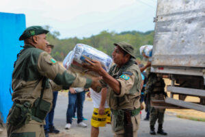 Read more about the article Comunidades do lago Puraquequara recebem ação humanitária da operação ‘Estiagem’