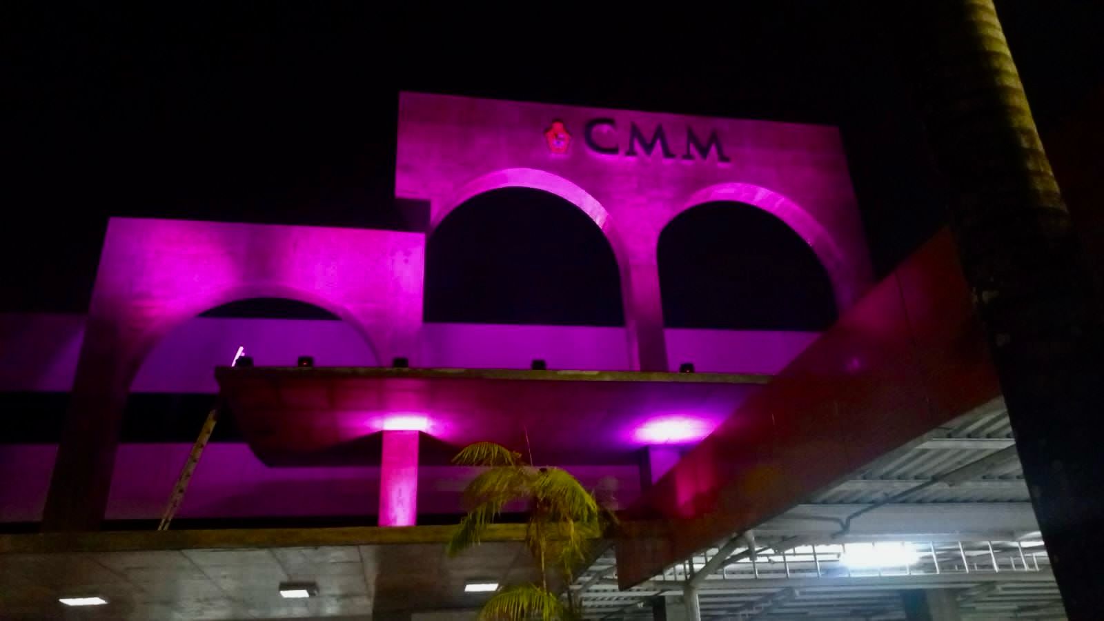 You are currently viewing CMM ganha iluminação temática em alusão à campanha ‘Outubro Rosa’