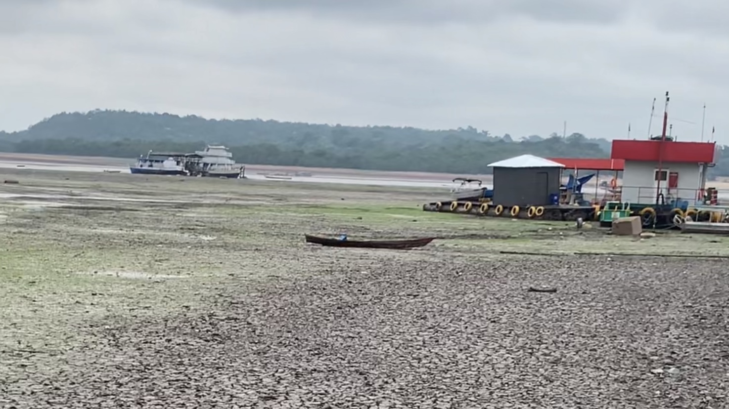 You are currently viewing Rio Negro atinge menor nível em 121 anos, com 13,59 metros