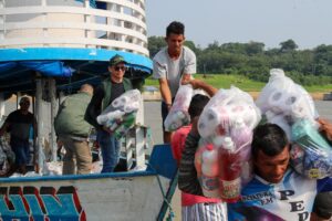 Read more about the article Governo do Amazonas segue com atendimentos a famílias atingidas por desbarrancamento em Beruri