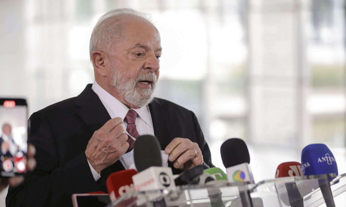 You are currently viewing Lula deixa hospital em Brasília após cirurgia