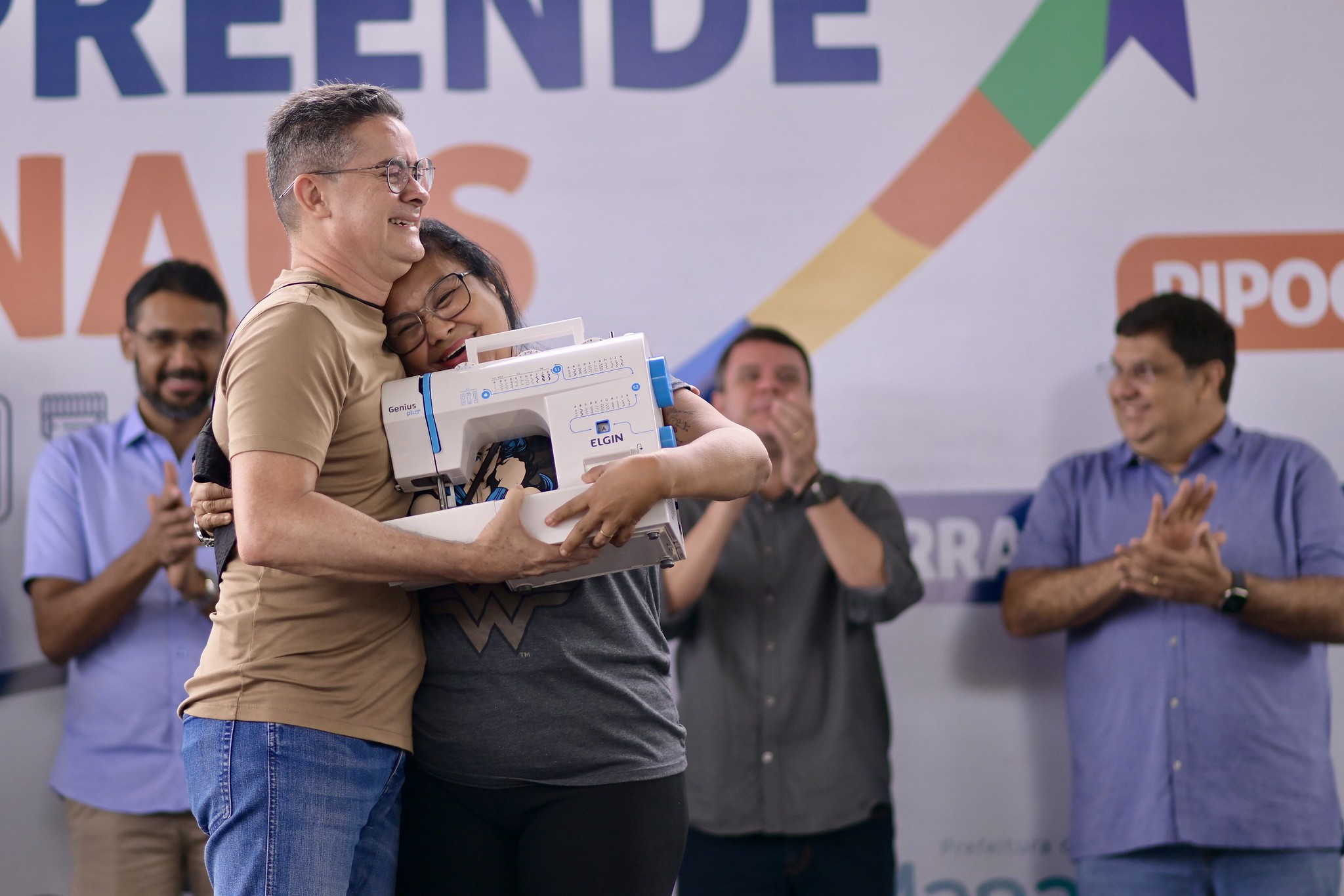You are currently viewing Prefeito entrega itens da primeira fase do programa ‘Empreende Manaus’