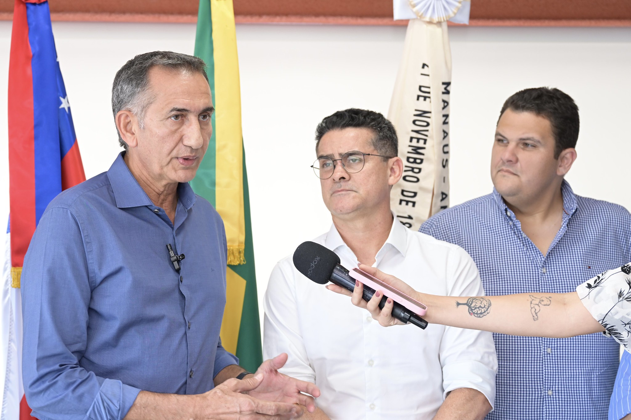 You are currently viewing Prefeito de Manaus se reúne com ministro do Desenvolvimento Regional na pauta a próxima etapa da operação ‘Estiagem’